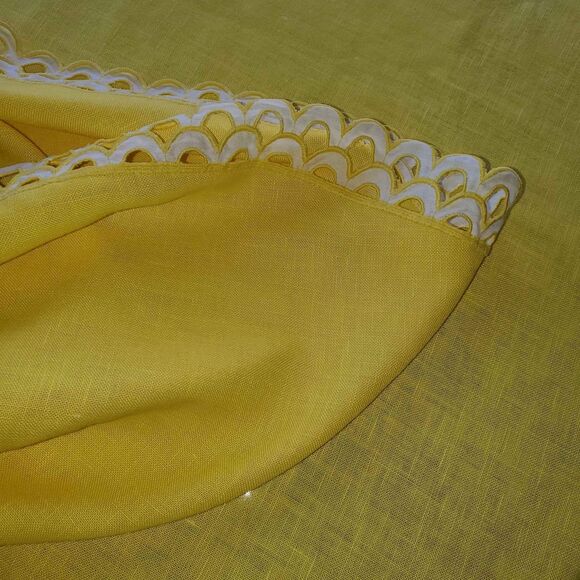 Vintage Yellow Embroidered Linen 65" Round Tablecloth + 6 Matching Napkins - Picture 5 of 6